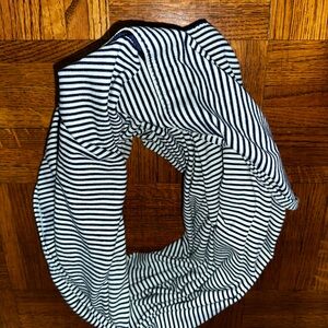 Lululemon Customizable Snap Scarf mint blue/navy